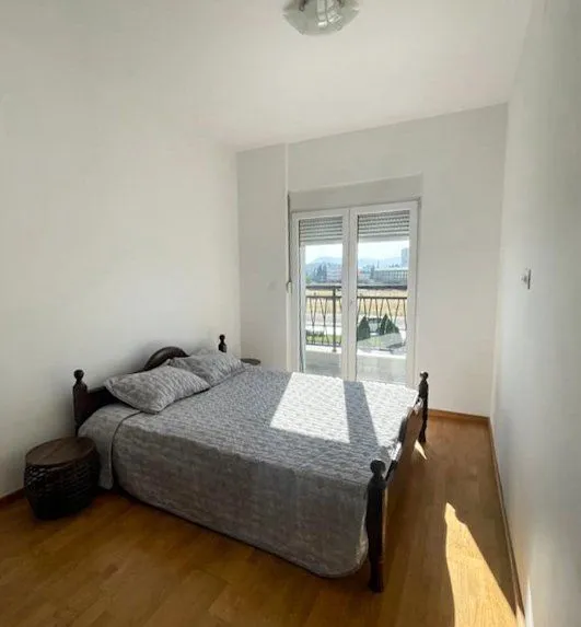 Izdavanje, jednosoban stan, 50m², Stari Aerodrom, Podgorica