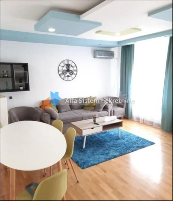 Izdavanje, trosoban stan, 88m², Vračar Sve Podlokacije, Beograd