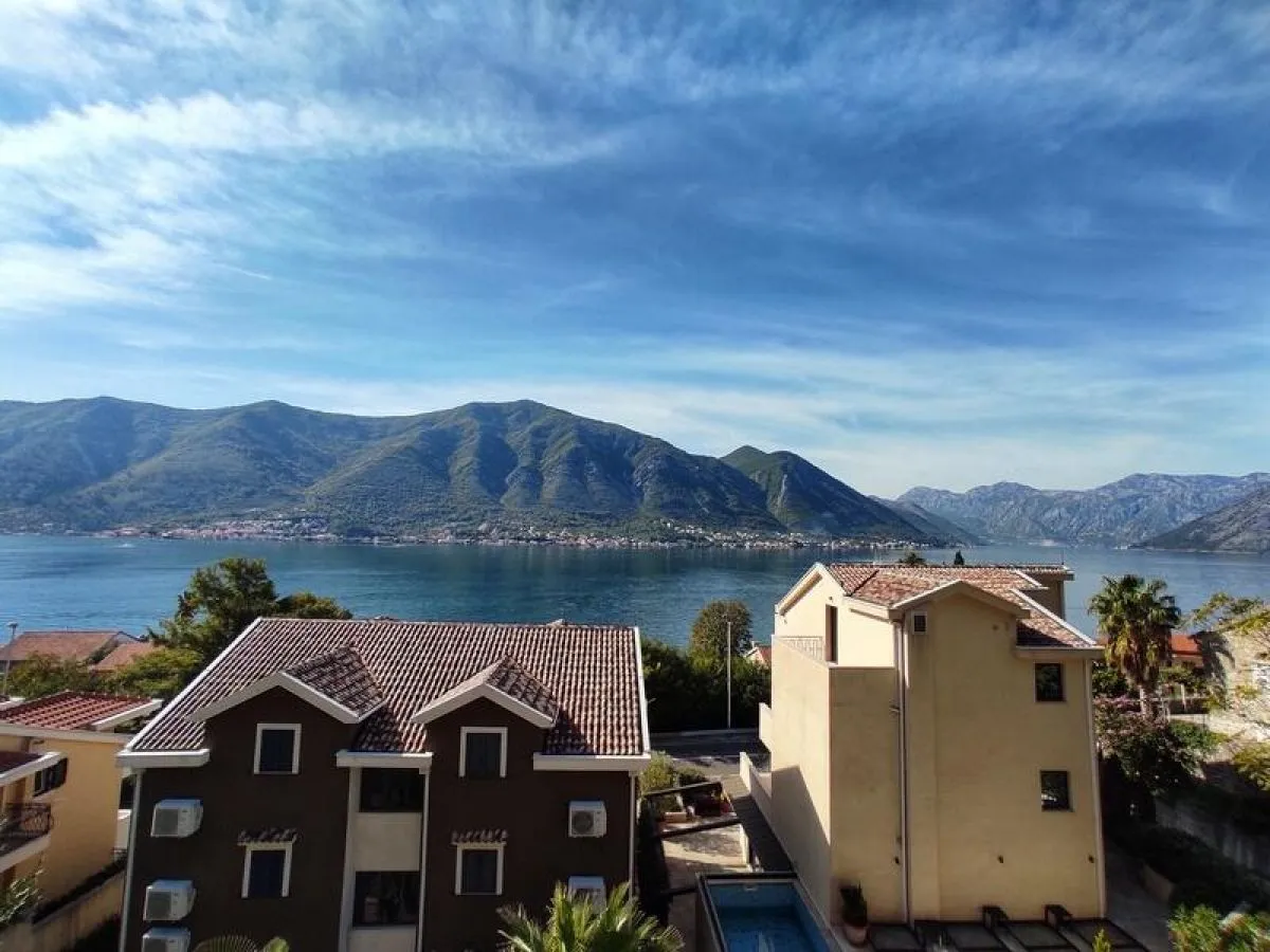 Prodaja, dvosoban stan, 82m², Dobrota, Kotor