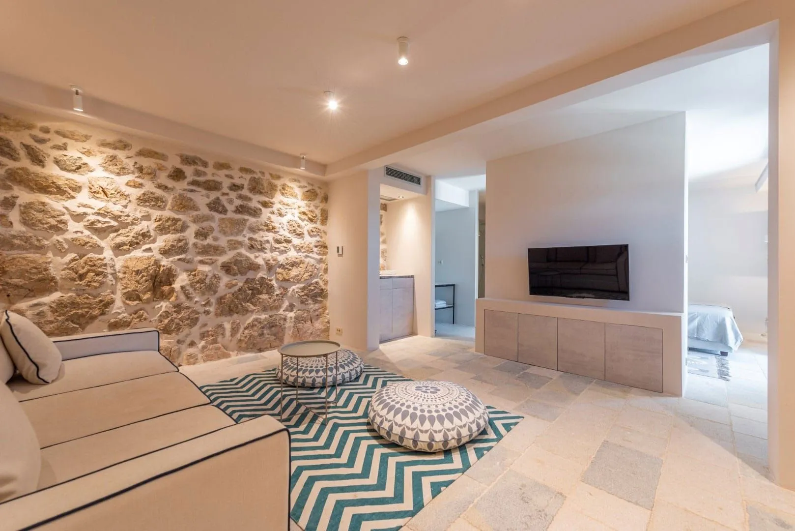 Prodaja, četvorosoban stan, 2000m², Trebešin, Herceg Novi