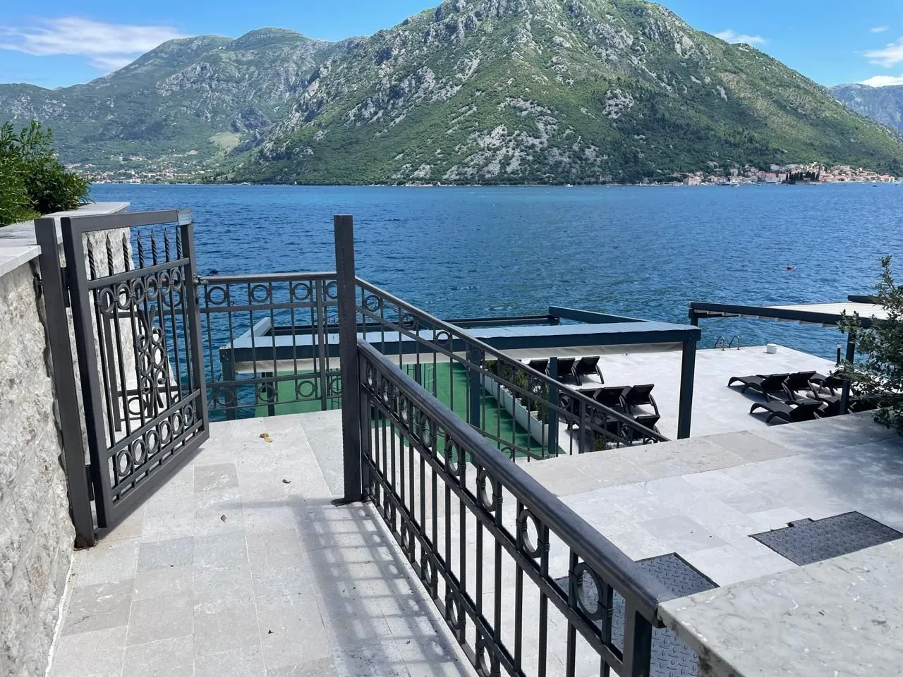 Sale, three bedroom apartment, 268m², Kostanjica, Kotor