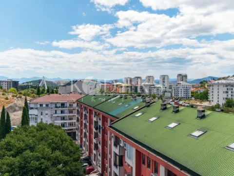 Rent, four bedroom apartment, 221m², Vezirov Most, Podgorica - image 15