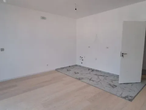 Sale, studio apartment, 40m², Bar, Crna Gora - image 2