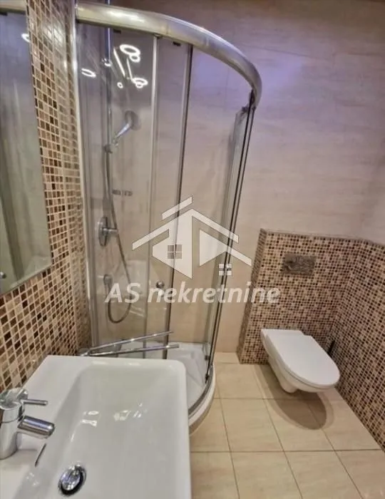Izdavanje, četvorosoban stan, 148m², Savski Venac, Beograd