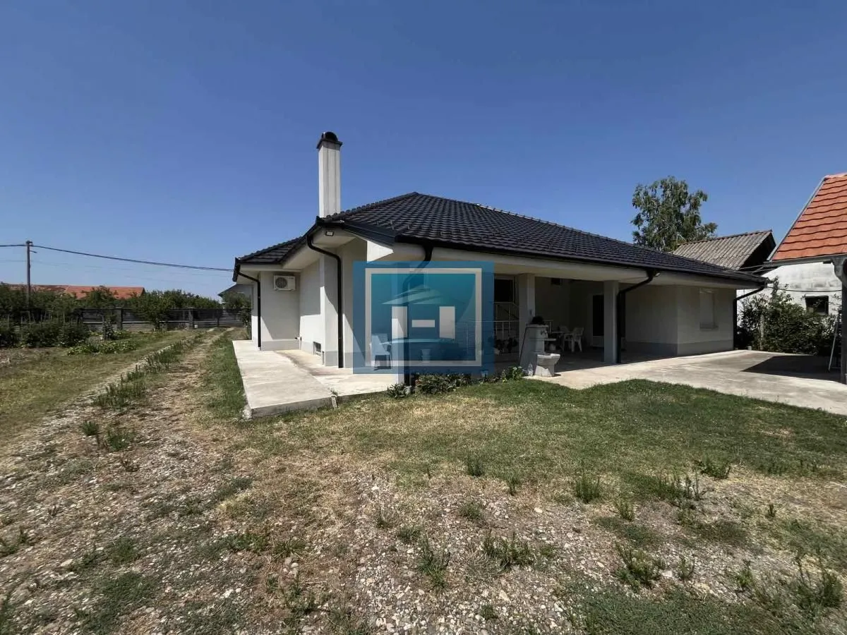 Prodaja, kuća, 271m², Šantarovac, Jagodina