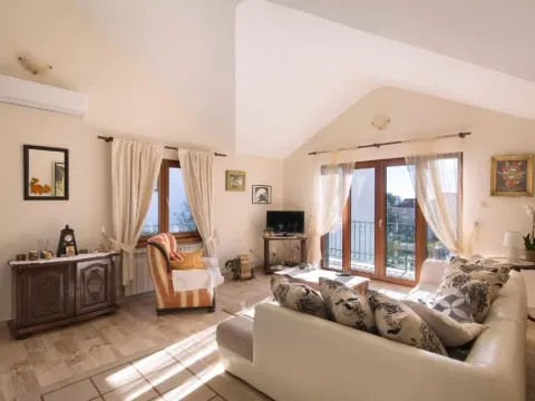 Izdavanje, dvosoban stan, 85m², Budva, Crna Gora - image 1