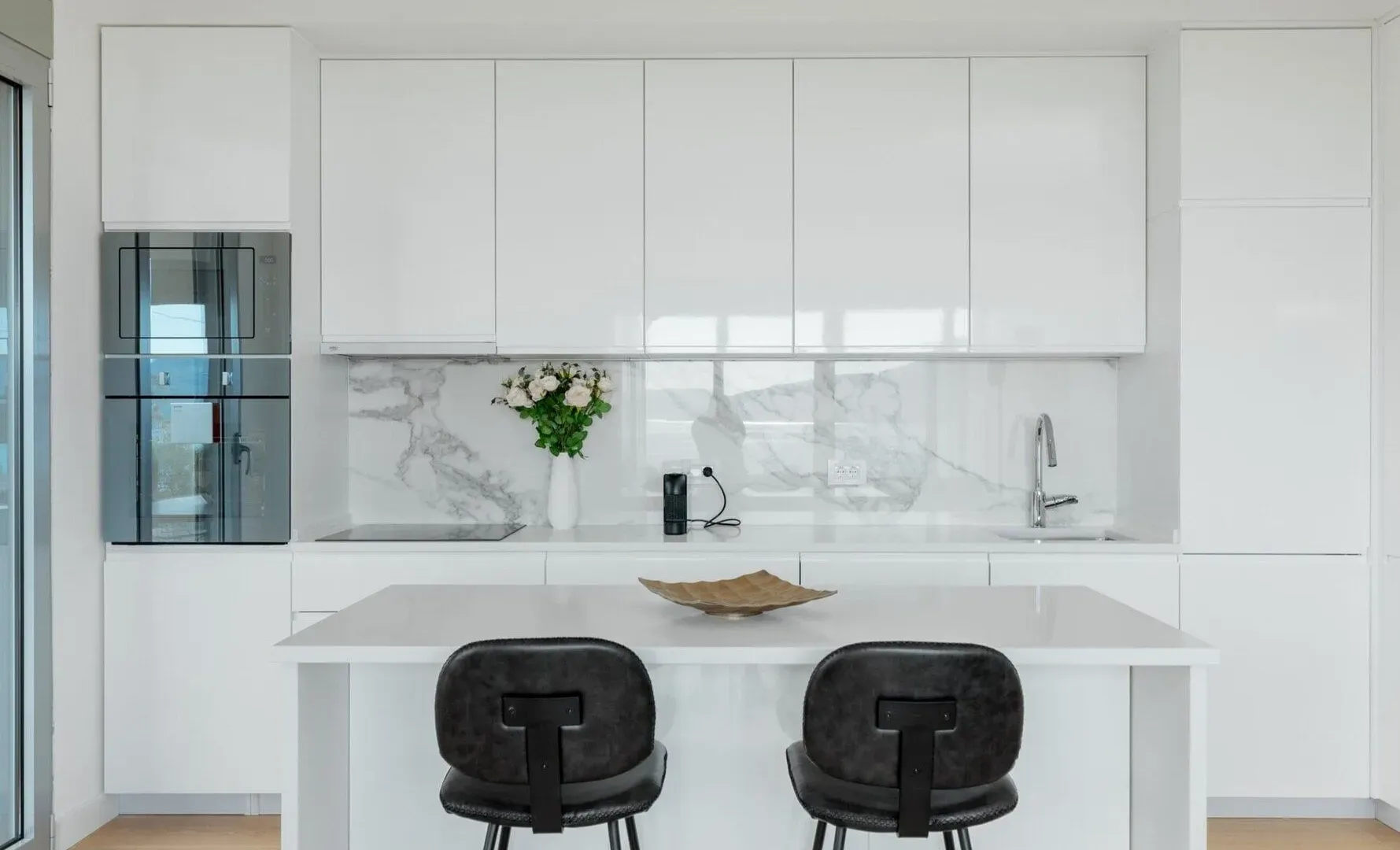 Izdavanje, četvorosoban stan, 273m², Marići, Tivat