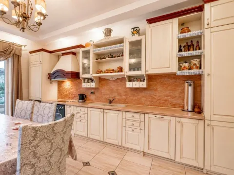 Izdavanje, kuća, 200m², Bečići, Budva - image 3