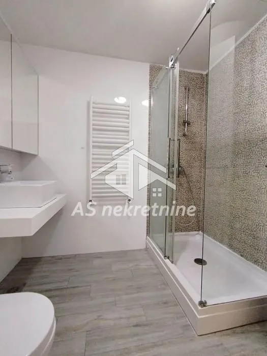 Sale, apartment, 34m², Zemun Cara Dušana, Zemun Sve Podlokacije