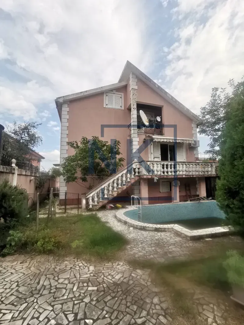 Prodaja, kuća, 335m², Gornja Gorica, Podgorica