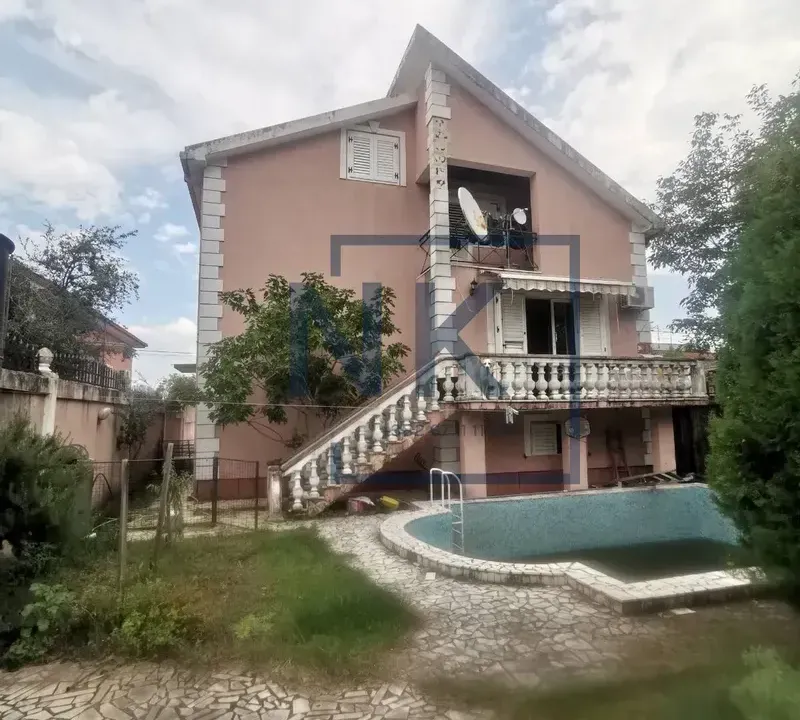Sale, house, 335m², Gornja Gorica, Podgorica