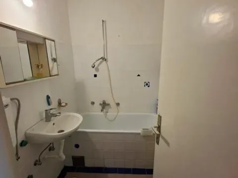 Prodaja, trosoban stan, 77m², Skojevsko Naselje, Beograd - image 12