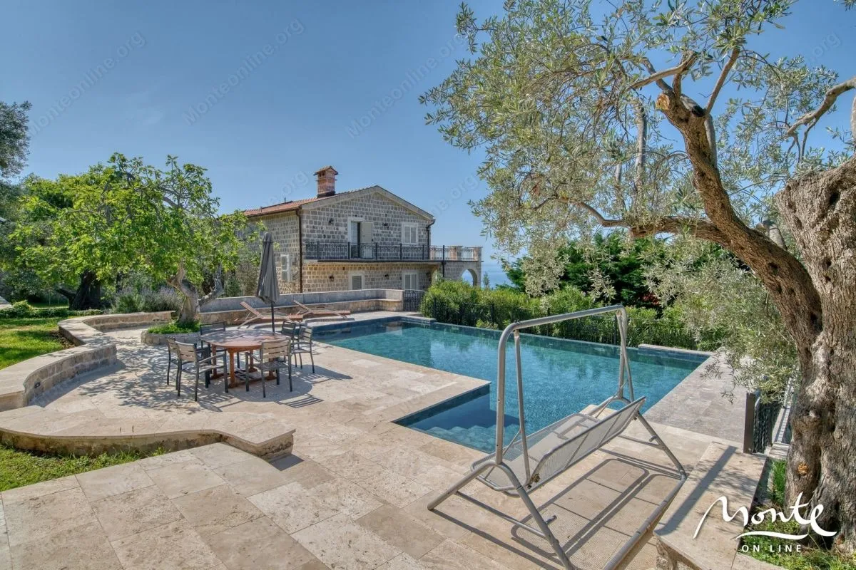Sale, house, 480m², Reževići, Budva