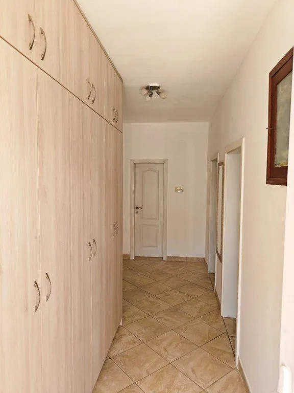 Izdavanje, dvosoban stan, 90m², Stari Aerodrom, Podgorica