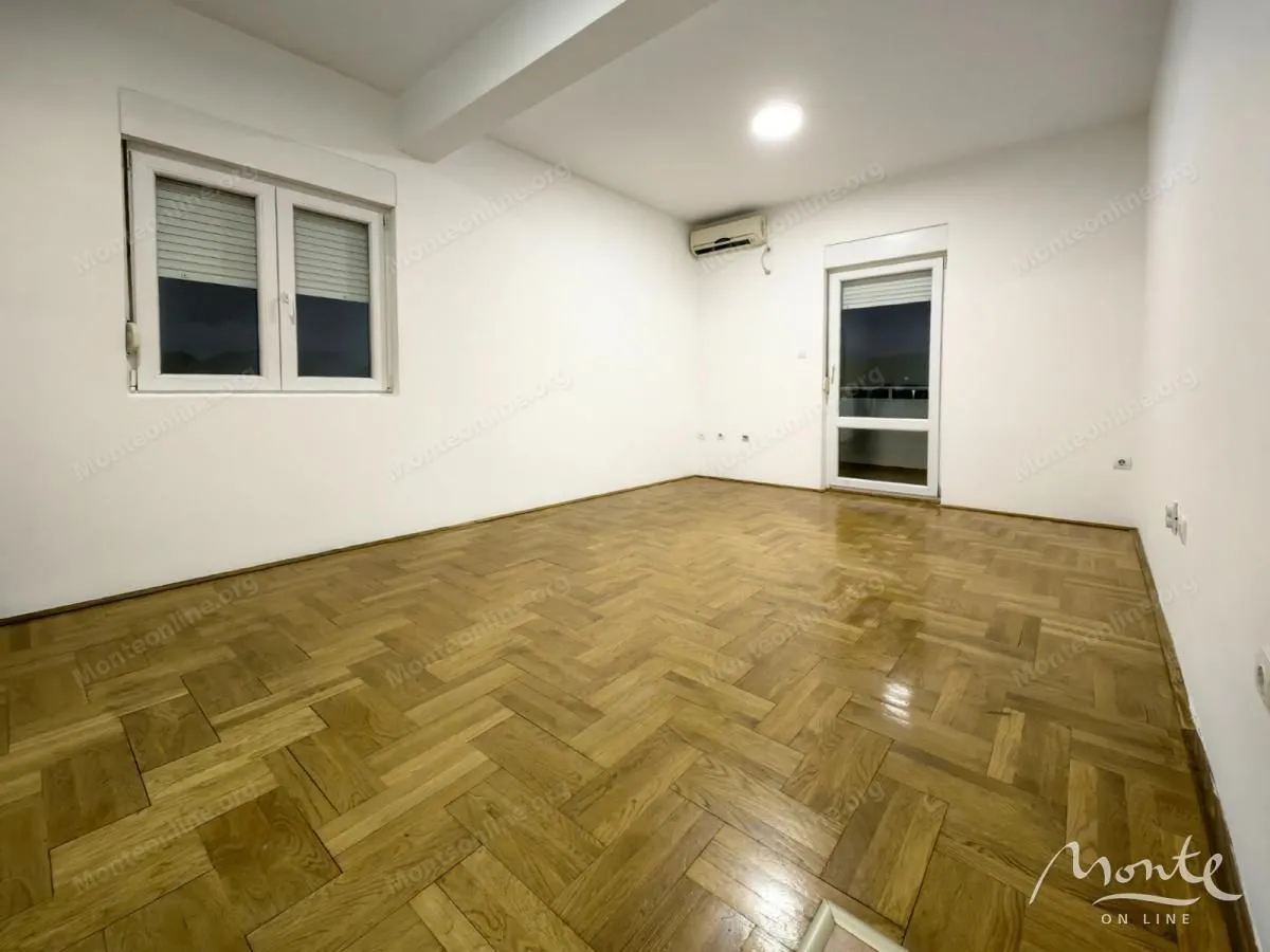 Prodaja, dvosoban stan, 74m², Podgorica, Crna Gora