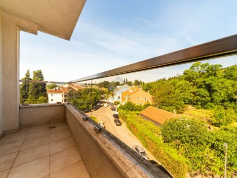 Sale, four bedroom apartment, 175m², Gorica C, Podgorica - image 9
