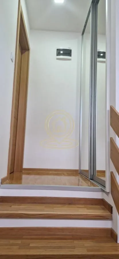 Izdavanje, trosoban stan, 74m², Socijalno, Novi Sad Sve Podlokacije