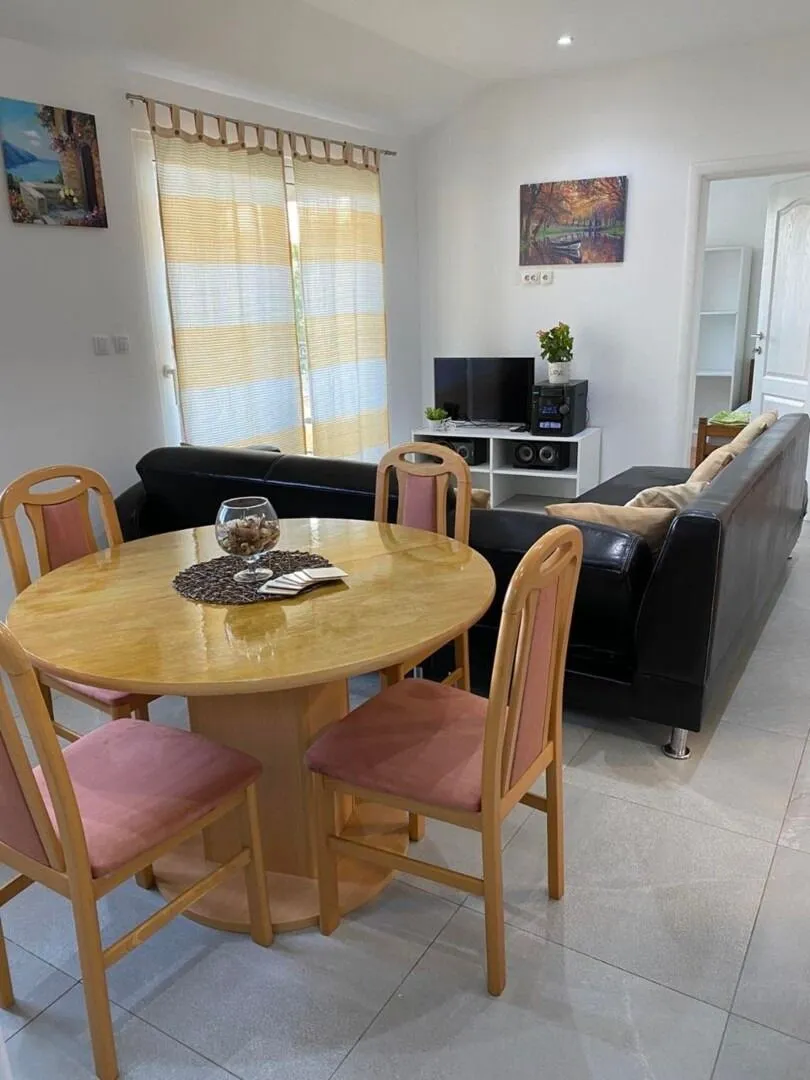 Rent, three bedroom apartment, 90m², Gradiošnica, Tivat