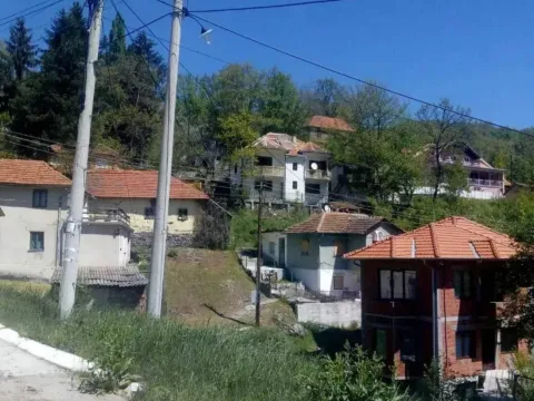 Prodaja, trosoban stan, 140m², Prolom Banja, Kuršumlija - image 10