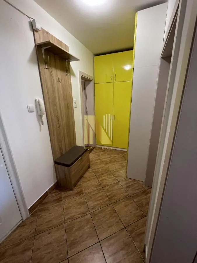 Izdavanje, dvosoban stan, 50m², Rotkvarija, Novi Sad Sve Podlokacije