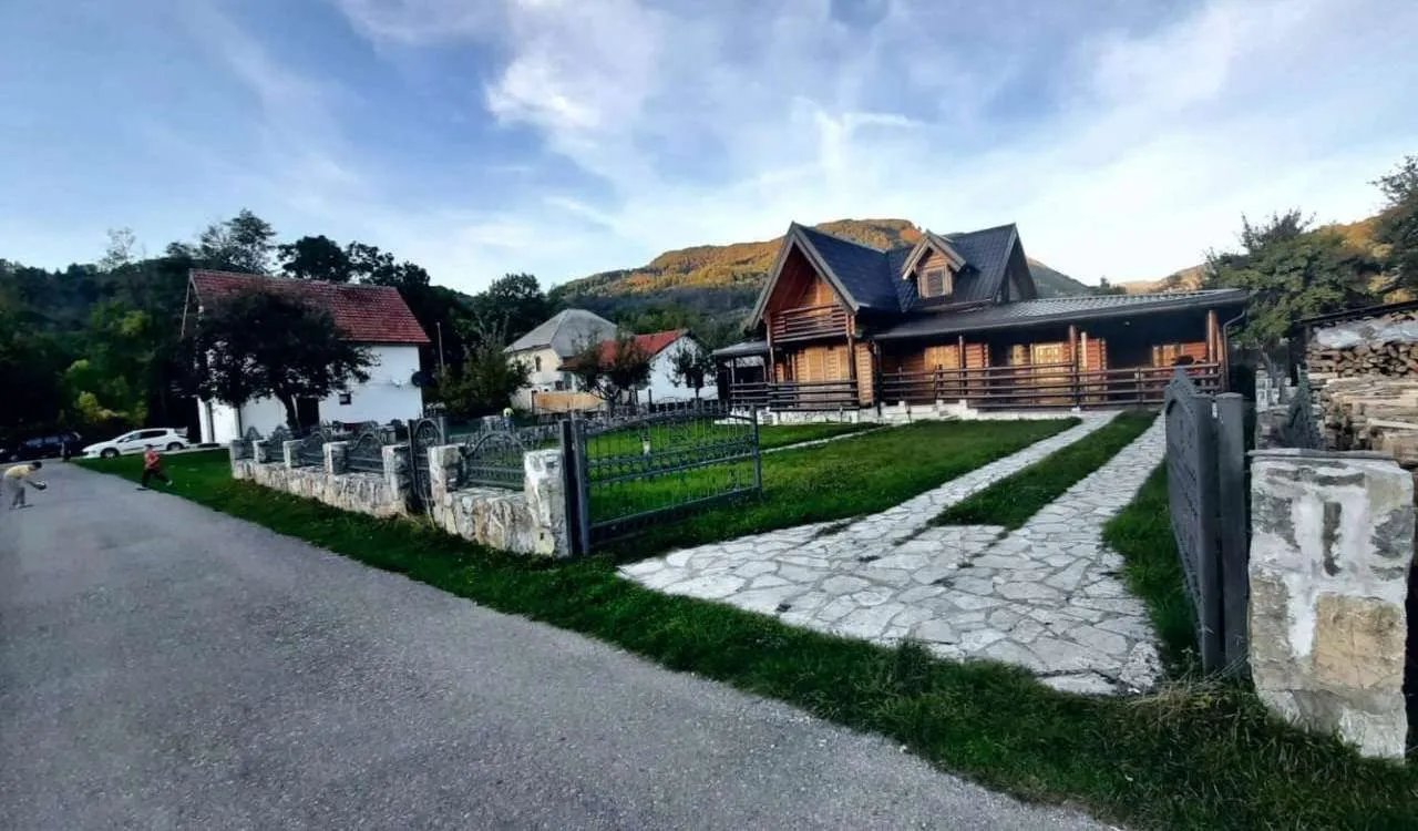 Prodaja, kuća, 180m², Centar, Kolašin