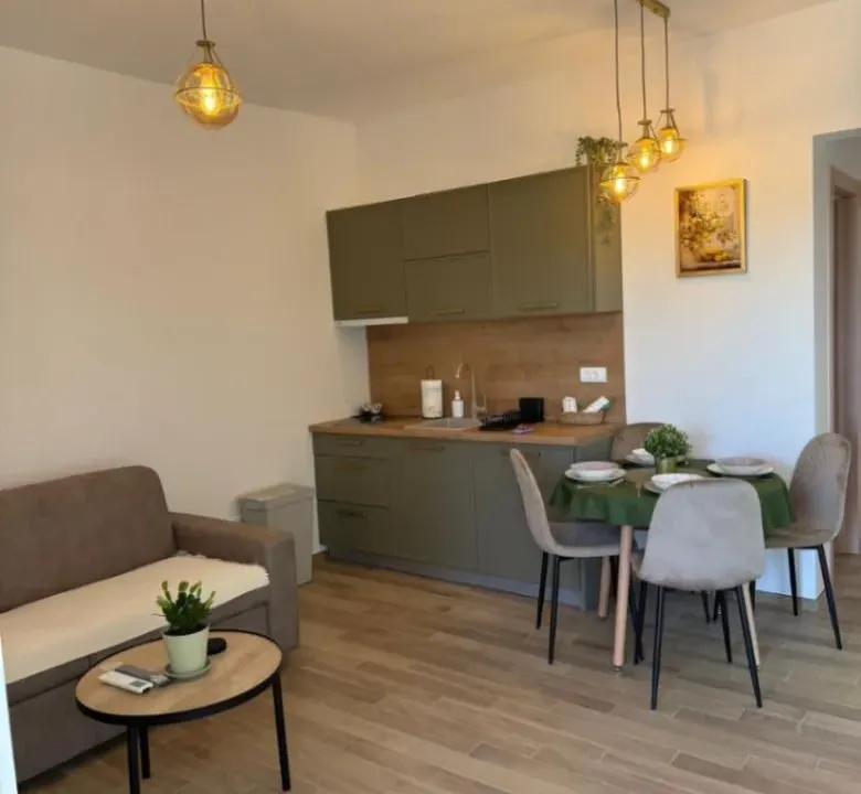 Izdavanje, jednosoban stan, 32m², Lastva Grbaljska, Kotor