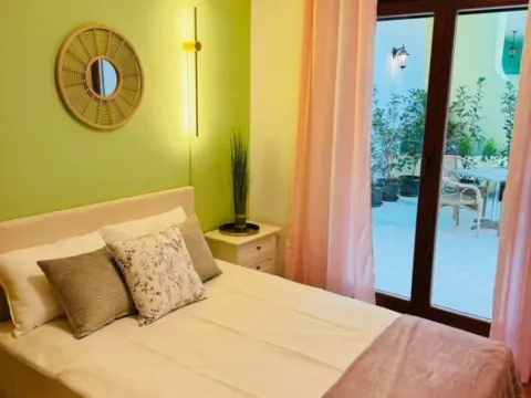 Sale, three bedroom apartment, 167m², Petrovac, Budva - image 2