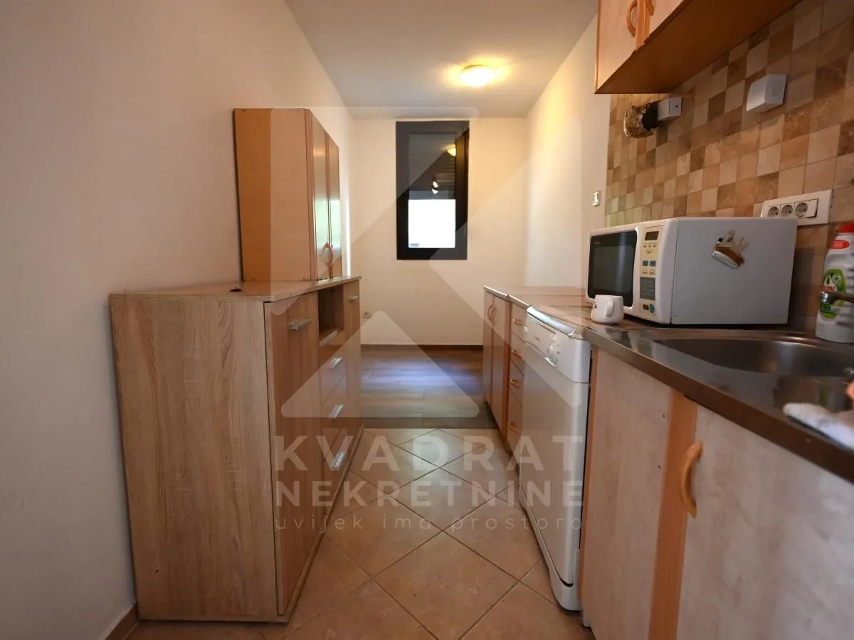 Rent, office space, 80m², Blok 5, Podgorica