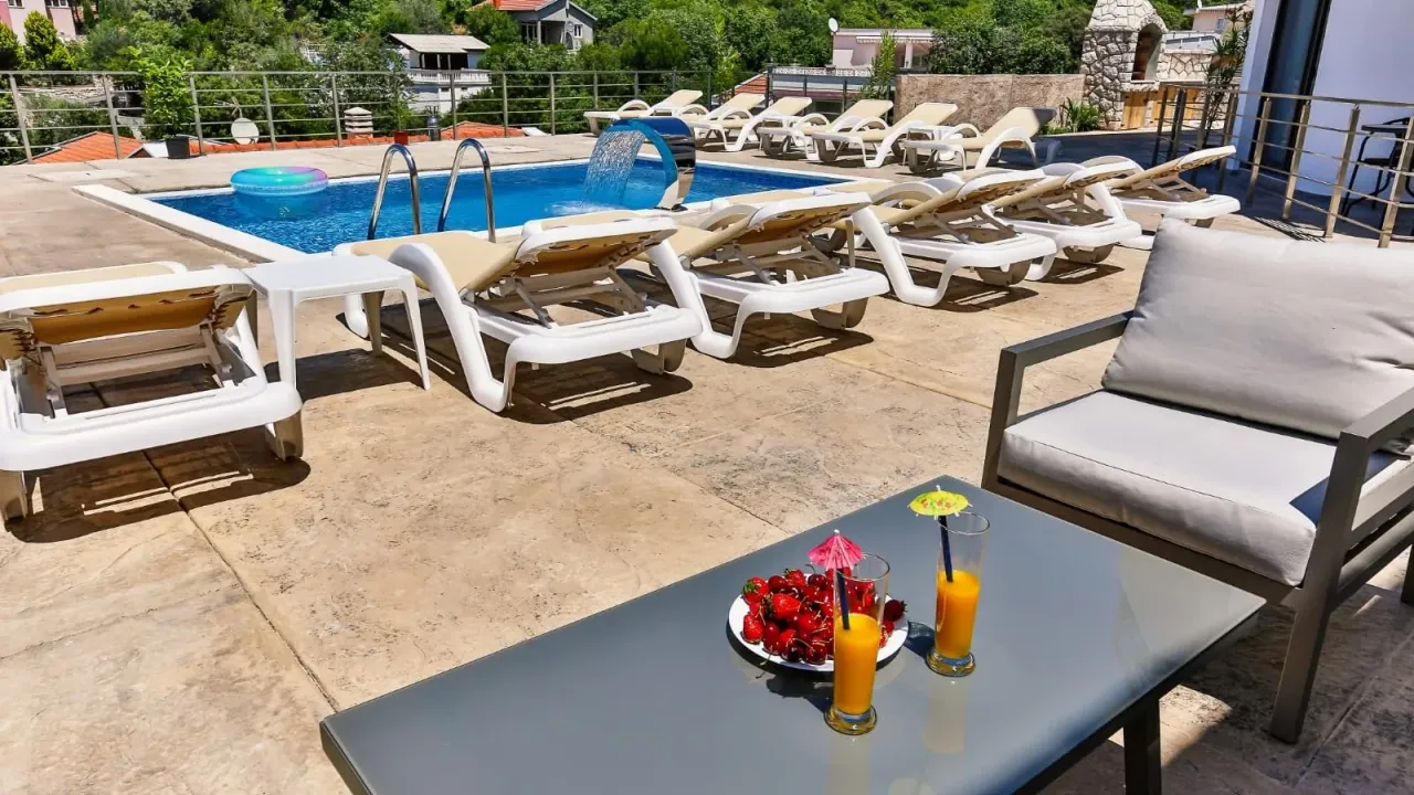 Sale, house, 270m², Kruče, Ulcinj