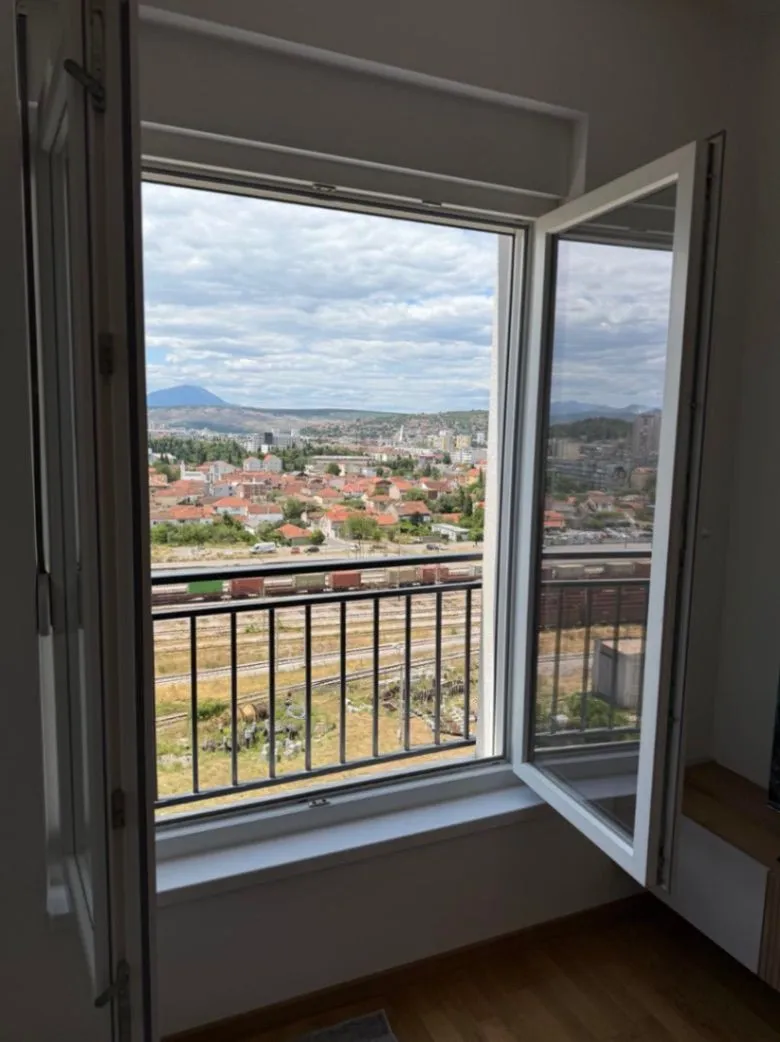 Izdavanje, dvosoban stan, 65m², Stari Aerodrom, Podgorica