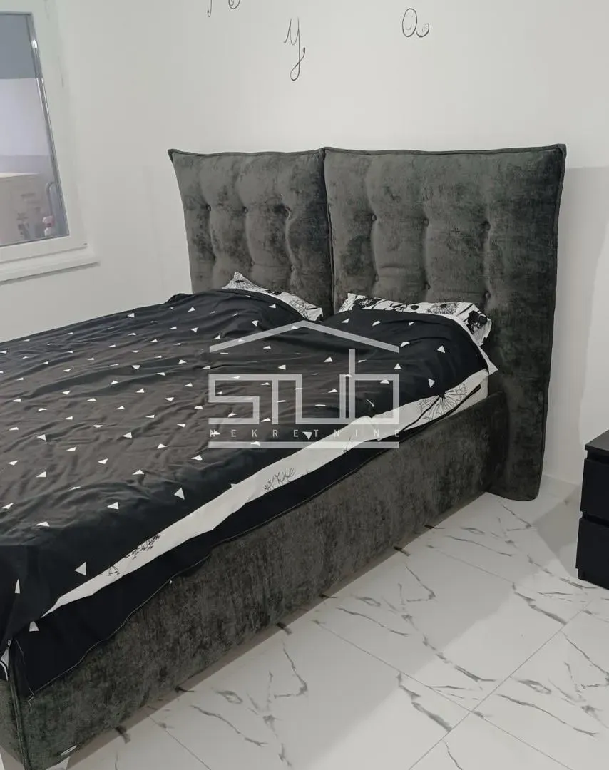 Prodaja, trosoban stan, 76m², Centar, Pančevo