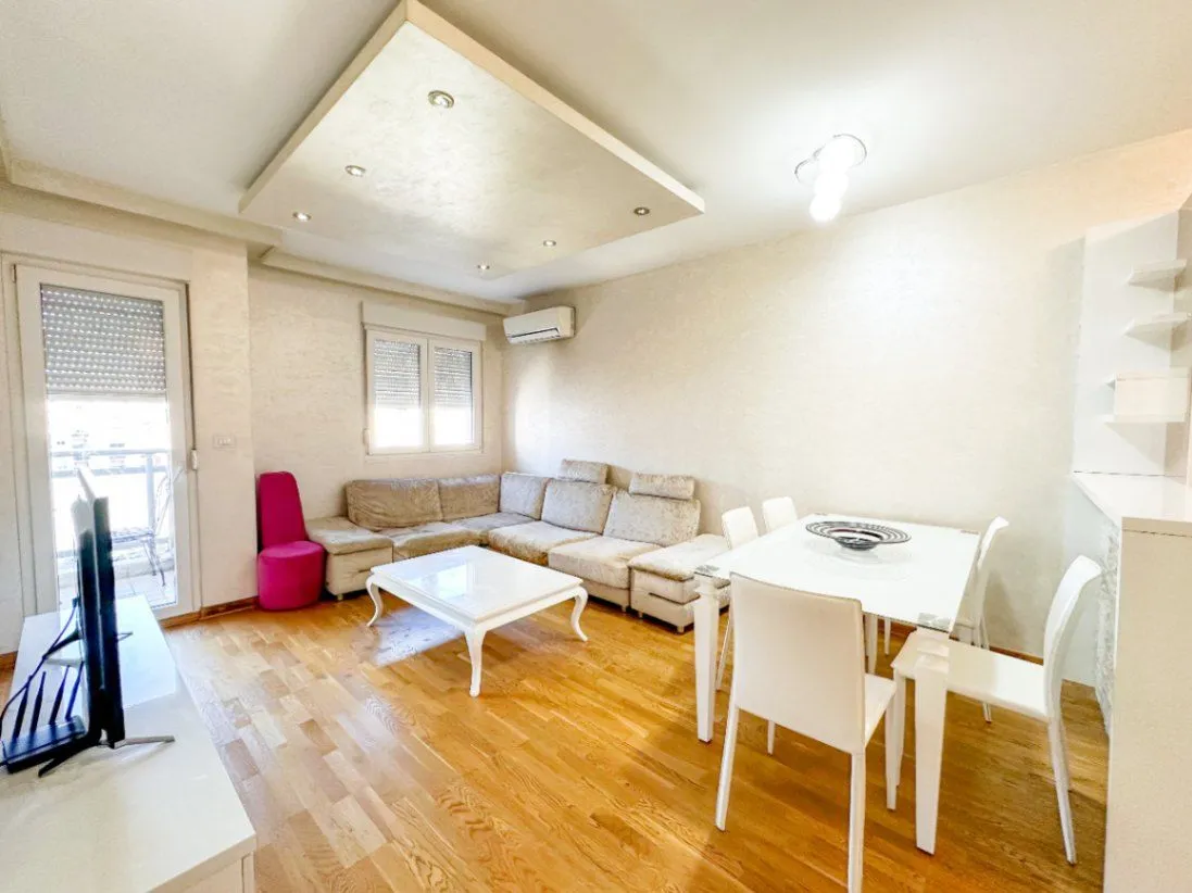 Izdavanje, dvosoban stan, 64m², City Kvart, Podgorica