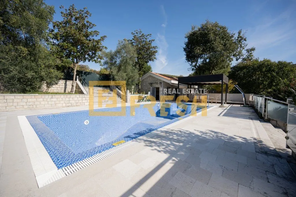 Rent, house, 380m², Mareza, Podgorica