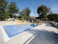 Izdavanje, kuća, 380m², Mareza, Podgorica - image 26