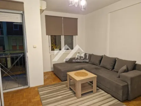 Stan in Adamovićevo Naselje