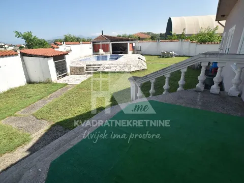 Izdavanje, kuća, 410m², Donja Gorica, Podgorica - image 23