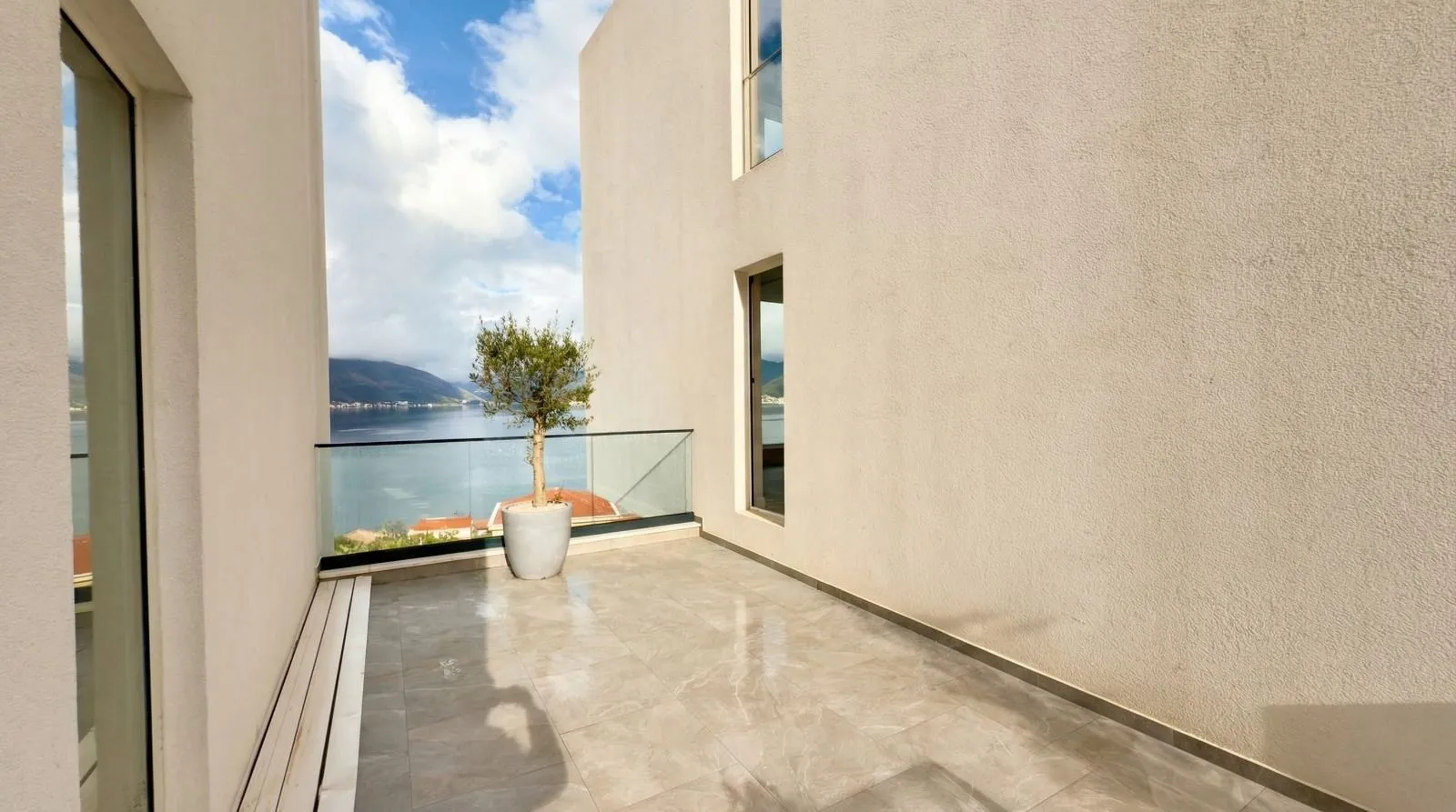 Prodaja, dvosoban stan, 119m², Krašići, Tivat