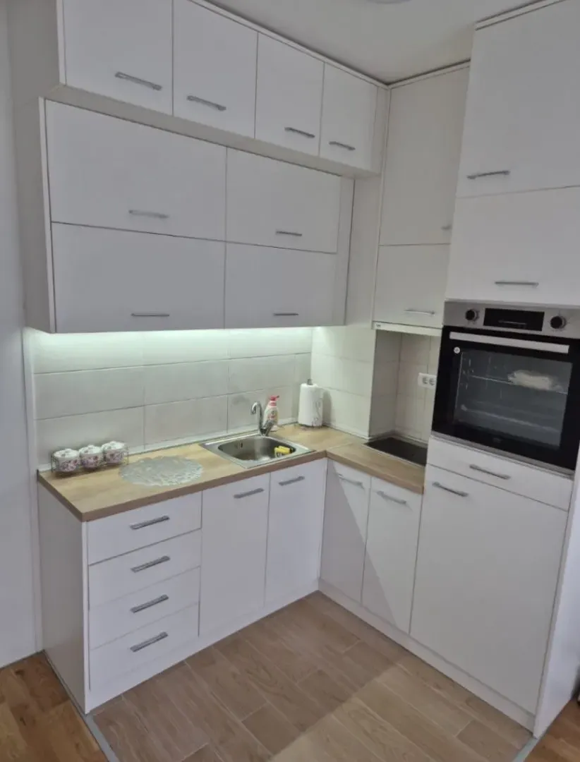Izdavanje, garsonjera, 33m², Stari Aerodrom, Podgorica