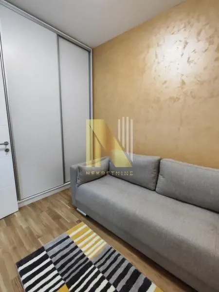 Izdavanje, dvosoban stan, 44m², Centar, Novi Sad