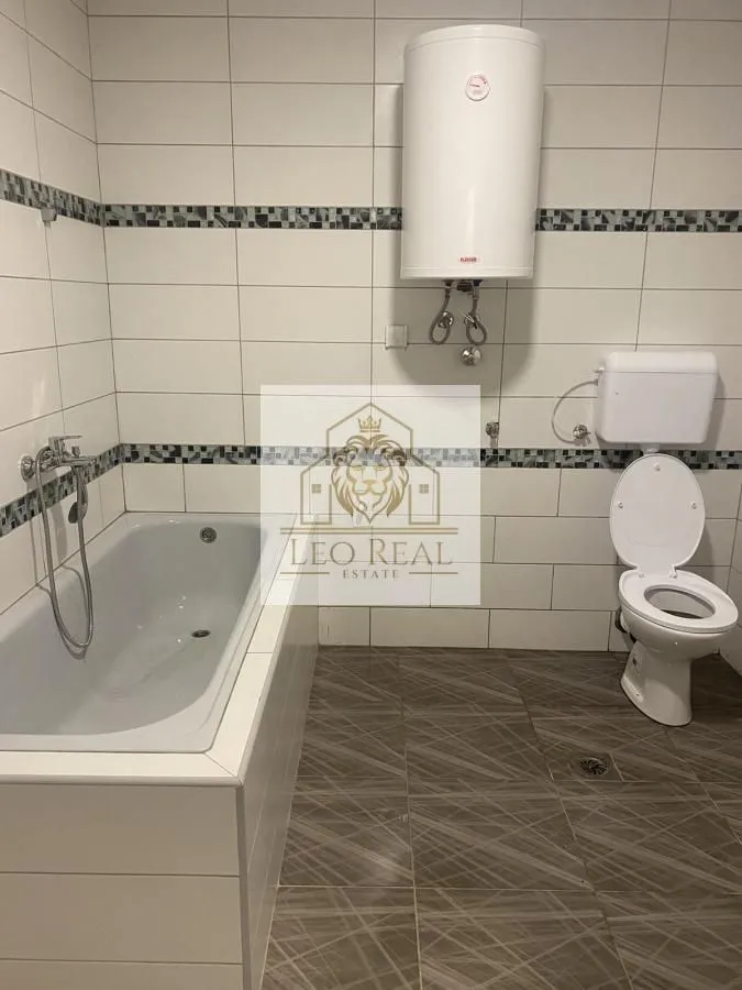 Izdavanje, kuća, 330m², Dobanovci, Surčin