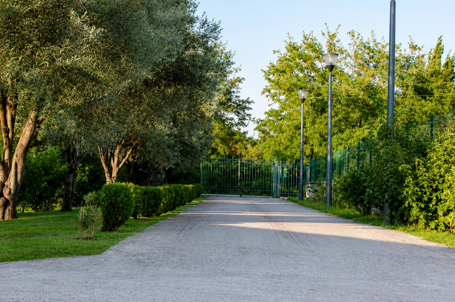 Izdavanje, kuća, 250m², Tološi, Podgorica