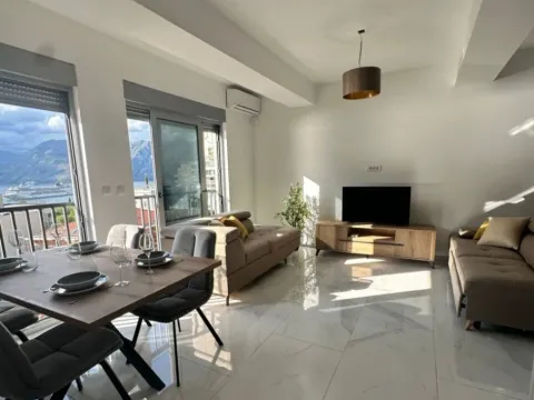 Izdavanje, dvosoban stan, 70m2, Dobrota, Kotor Izdavanje, dvosoban stan, 70m2, Dobrota, Kotor