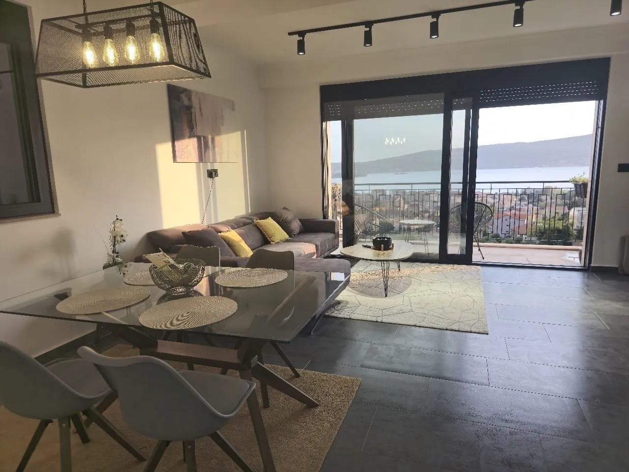 Prodaja, dvosoban stan, 55m², Mažina, Tivat
