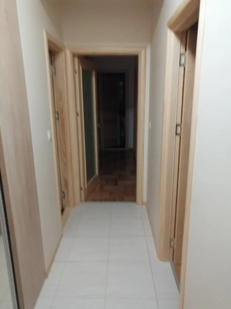 Izdavanje, trosoban stan, 100m², Blok 6, Podgorica