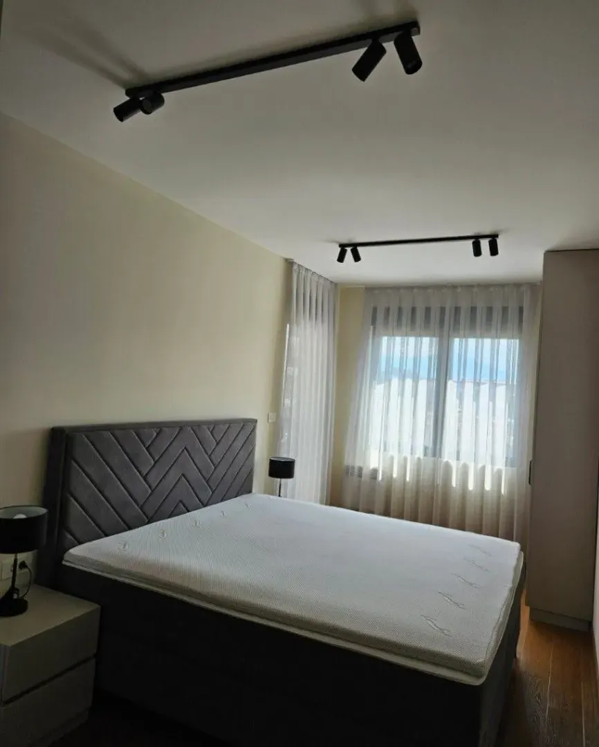 Prodaja, dvosoban stan, 70m², Tološka šuma, Podgorica