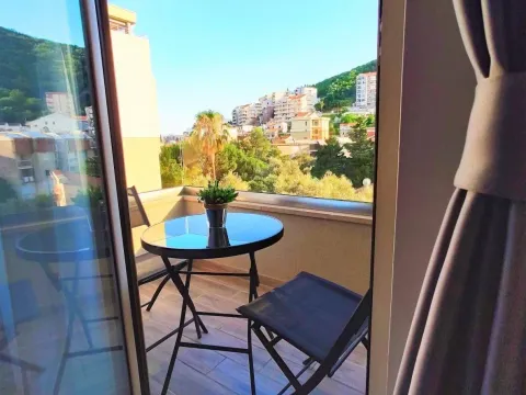 Rent, one bedroom apartment, 46m², Budva, Crna Gora - image 12