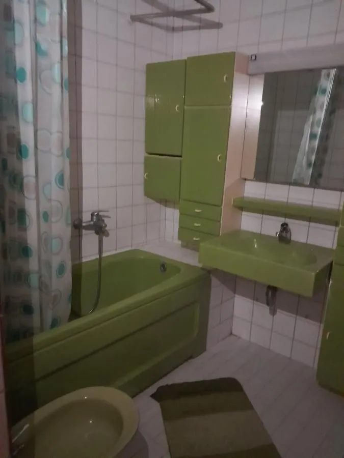Izdavanje, jednosoban stan, 50m², Tavrića obori, Jagodina