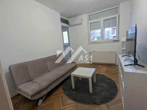 Stan in Adamovićevo Naselje