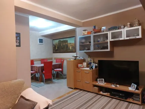 Prodaja, stan, 89m², Tivat, Crna Gora - image 1