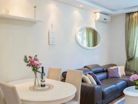 Rent, two bedroom apartment, 80m², Dobrota, Kotor - image 4